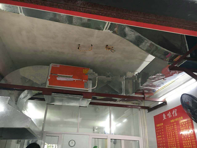 武汉某小区饭店安装油烟净化器.jpg